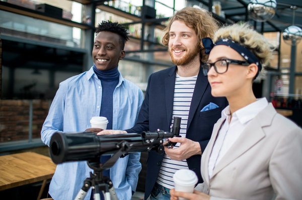 Comment organiser un camping pour observer les flamants roses dans le delta du Rhône?
